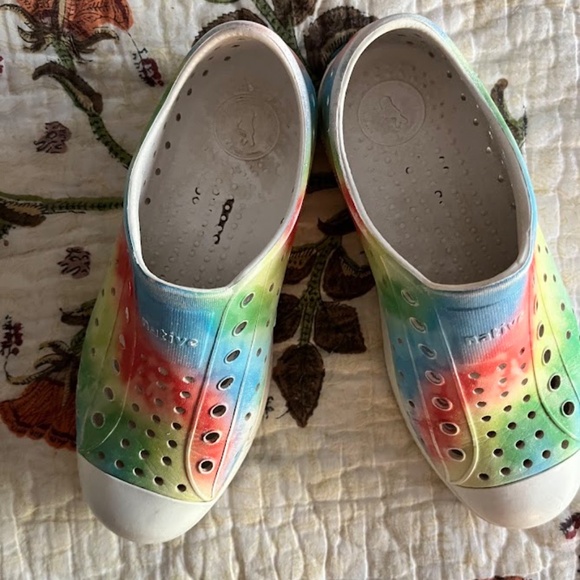 Native Kids' Youth Jefferson Sugarlite- Shell White/Rainbow Tie Dye J2 - Picture 3 of 8